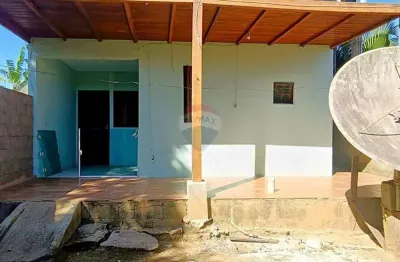 Casa térrea à venda em maria joaquina, cabo frio – 2 quartos, varanda coberta e quintal | ótimo custo-benefício
