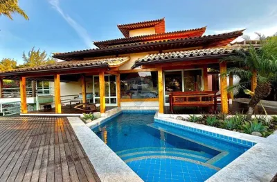 À venda casa de alto padrão com vista para o mar e acesso exclusivo à praia da Ferradurinha, Búzios