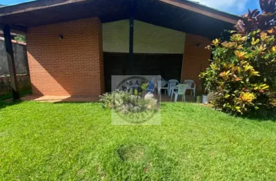 Casa espaçosa de 3 quartos a 3 quadras da linda praia de guaiuba em guarujá
