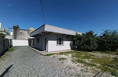 Casa com 2 quartos para alugar na dom josé, 59, vila real, balneário camboriú por r$ 4.500