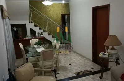 Excelente sobrado com 260m² de construção na  vila progresso