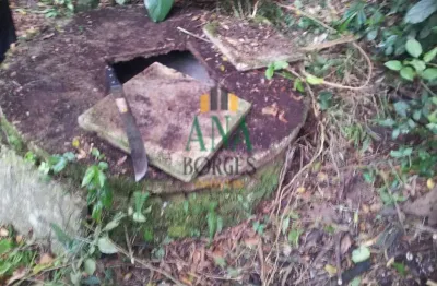 Sitio a venda em piedade, sp com casa com 6 quartos, sendo 1 suíte e mais 2 banheiros internos. sala e cozinha.
