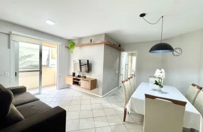 Apartamento semimobiliado, e ensolarado no coração da trindade!