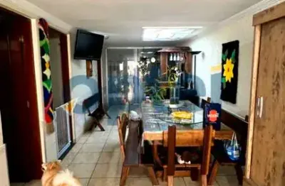Lindo sobrado com 254,25 m², 03 quartos, 01 suite, 02 quartos com sacada -04 banheiros , 04 vagas vila daysi-sbc