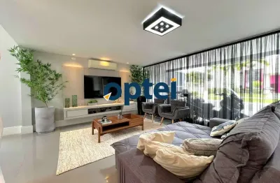 Casa Mobiliada Porteira Fechada, 5 suítes, 580m2 no Condomínio Jardim Acapulco no Guarujá