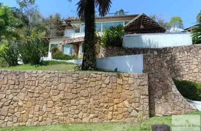 Casa em condomínio com piscina na praia das toninhas em ubatuba