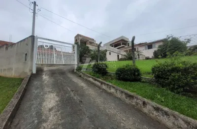 Casa à Venda no Centro de Araucária com 4 Quartos por R$1.100.000