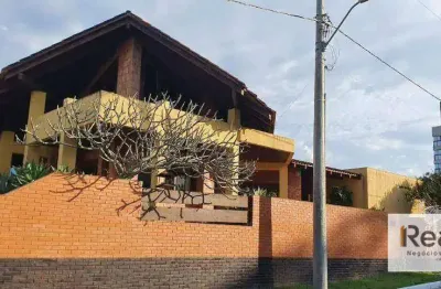 Casa quadra mar exclusiva em balneário piçarras: seu refúgio a passos da praia