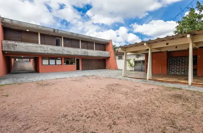 Casa 5 quartos com amplo quintal próximo ao centro cívico, residencial ou comercial