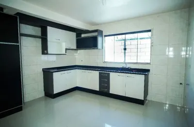 Sobrado triplex com 148,40m² no pilarzinho aceita financiamento