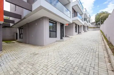 Sobrado com terraço, 3 quartos e duas vagas de garagem, próximo ao bosque do alemão