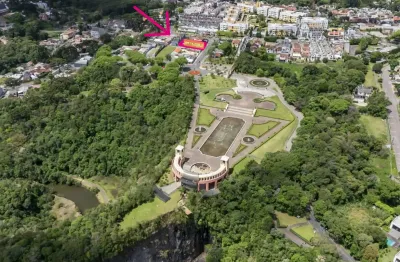 Terreno no pilarzinho em frente ao parque tangua, região alta