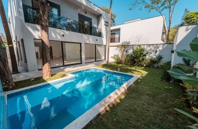 Funcional casa em condomínio para venda com 4 quartos, sendo 4 suítes, 380m²
