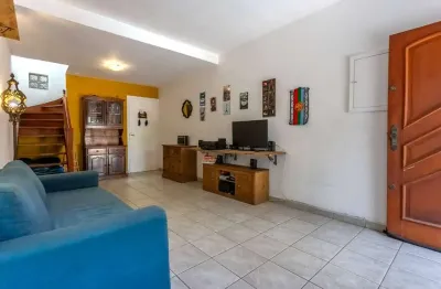 Versátil casa de vila para venda em Granja Julieta com 2 quartos, sendo 1 suíte , 110m²