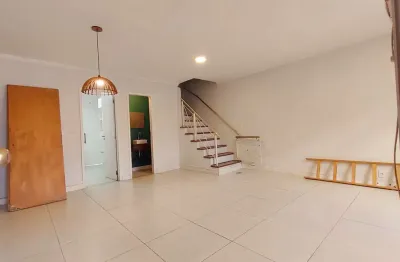 Espetacular casa para locação em Vila Alexandria com 3 quartos, sendo 1 suíte , 110m²