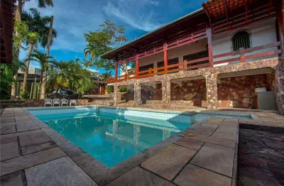 Casa estilo colonial com 4 suites, área gourmet + piscina no bairro aleixo por r$ 1.850.000,00