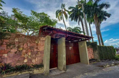 Casa estilo colonial com 4 suites, área gourmet + piscina no bairro aleixo por r$ 1.850.000,00