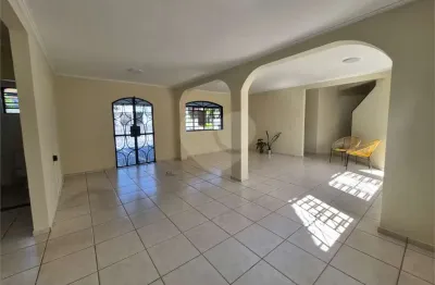 Casa comercial com 4 salas para alugar na Rua Henrique Chaves, 459, Butantã, São Paulo