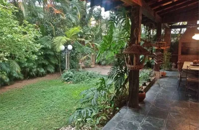 Casa à venda com 4 quartos, sendo 2 suítes,  em Morumbi, São Paulo, SP