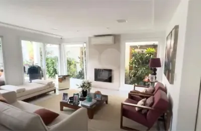 Casa  à venda com 5 quartos, sendo 5 suítes,  no condomínio residencial morumbi, são paulo - sp