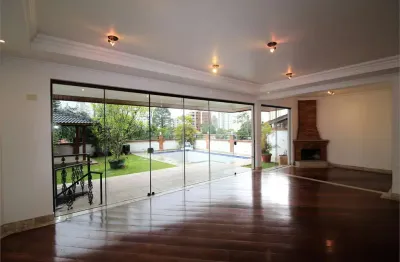 Casa à venda ou para alugar com 4 quartos, sendo 4 suítes,  em real parque, são paulo - sp