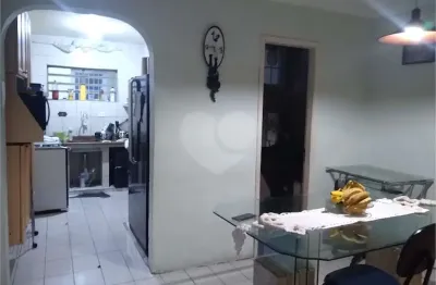 Sobrado à venda com 3 quartos, sendo 1 suíte,  em Jaguaré, São Paulo, SP