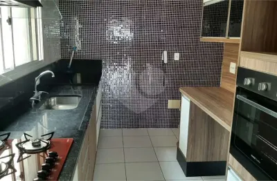 Apartamento à venda com 3 quartos, sendo 1 suíte,  no condomínio Espaço Raposo, São Paulo - SP