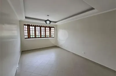 Casa à venda com 3 quartos, sendo 1 suíte,  em Vila São Francisco, São Paulo - SP