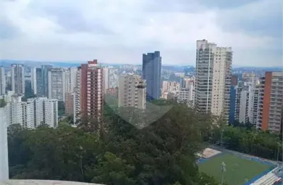 Apartamento à venda com 4 quartos, sendo 4 suítes,  no condomínio Royal Gate, São Paulo - SP