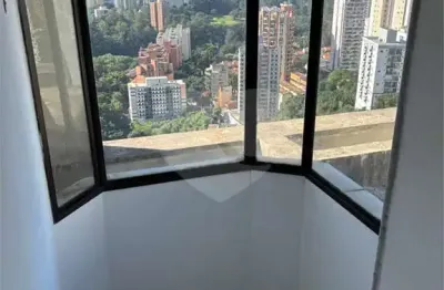 Cobertura à venda com 3 quartos, sendo 1 suíte,  no condomínio Green Ville Morumbi, São Paulo - SP