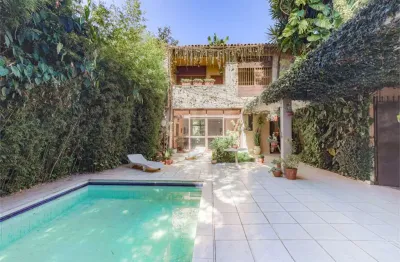 Sobrado à venda com 5 quartos, sendo 2 suítes,  em Cidade Jardim, São Paulo, SP