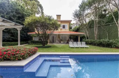 Casa de Vila à venda com 4 quartos, sendo 3 suítes,  em Morumbi, São Paulo, SP