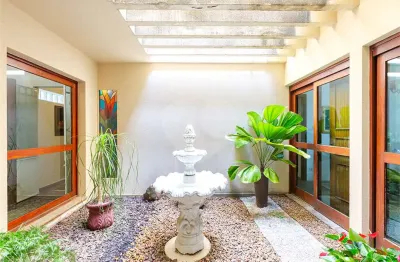 Sobrado à venda com 4 quartos, sendo 3 suítes,  em Jardim Guedala, São Paulo, SP