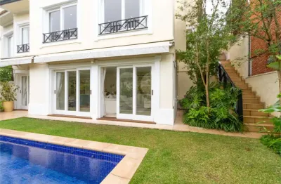 Casa  à venda com 3 quartos, sendo 3 suítes,  no condomínio Vila Pedutti, São Paulo - SP