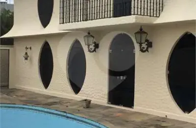 Sobrado à venda com 4 quartos, sendo 4 suítes,  em Jardim Guedala, São Paulo, SP