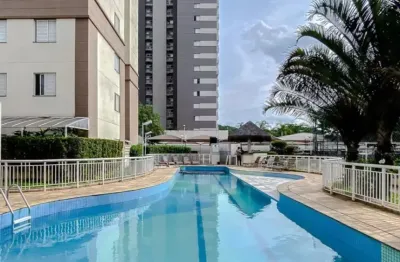 Apartamento com 2 quartos e 1 banheiro à venda, 52 m², com sacada, e todo reformado.