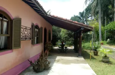 Linda chácara porteira fechada com acesso fácil a são josé, caragua e são paulo