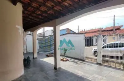 Casa de lote inteiro em ótima localização comercial