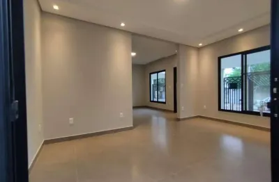 Maravilhoso sobrado, com espaço amplo e confortável para sua família.