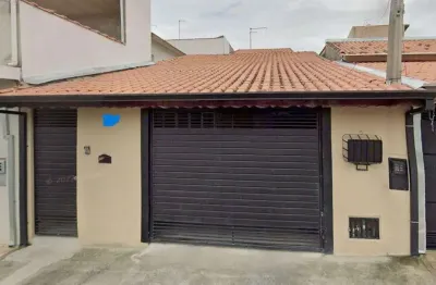 Excelente casa térrea, com uma maravilhosa cozinha planejada, ótima localização