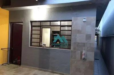 Casa com dois dormitórios em bairro com acesso fácil a dutra
