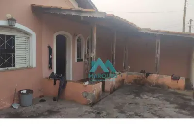 Casa em excelente localização, no centro de jambeiro