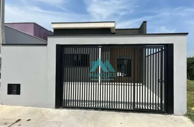 Linda casa no parque do museu, terreno maior que o padrão