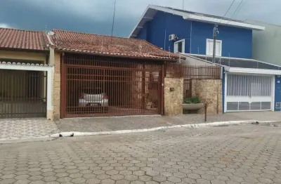 Casa com 3 quartos à venda na Vila Resende, Caçapava 