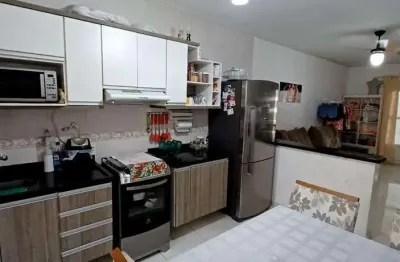 Ótimo sobrado ao lado da praça do bairro com play ground e pista de caminhada