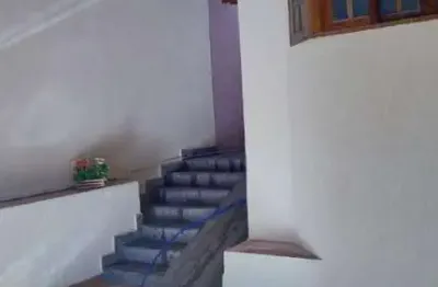 Excelente casa com 3 quartos, garagem coberta e um lido e grande quintal com rancho e churrasqueria no bairro vera cruz em caçapava, sp