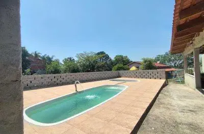 Encantadora chácara localizada no portal vila rica, em caçapava/sp,