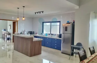 Excelente casa térrea no condomínio residencial ecopark bourbon em caçapava