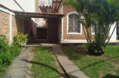 Linda casa, com muito verde, próximo ao centro e fácil acesso a via dutra
