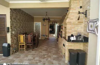 Lindo sobrado, em excelente localização, estuda permuta com imóvel em ubatuba e são josé dos campos